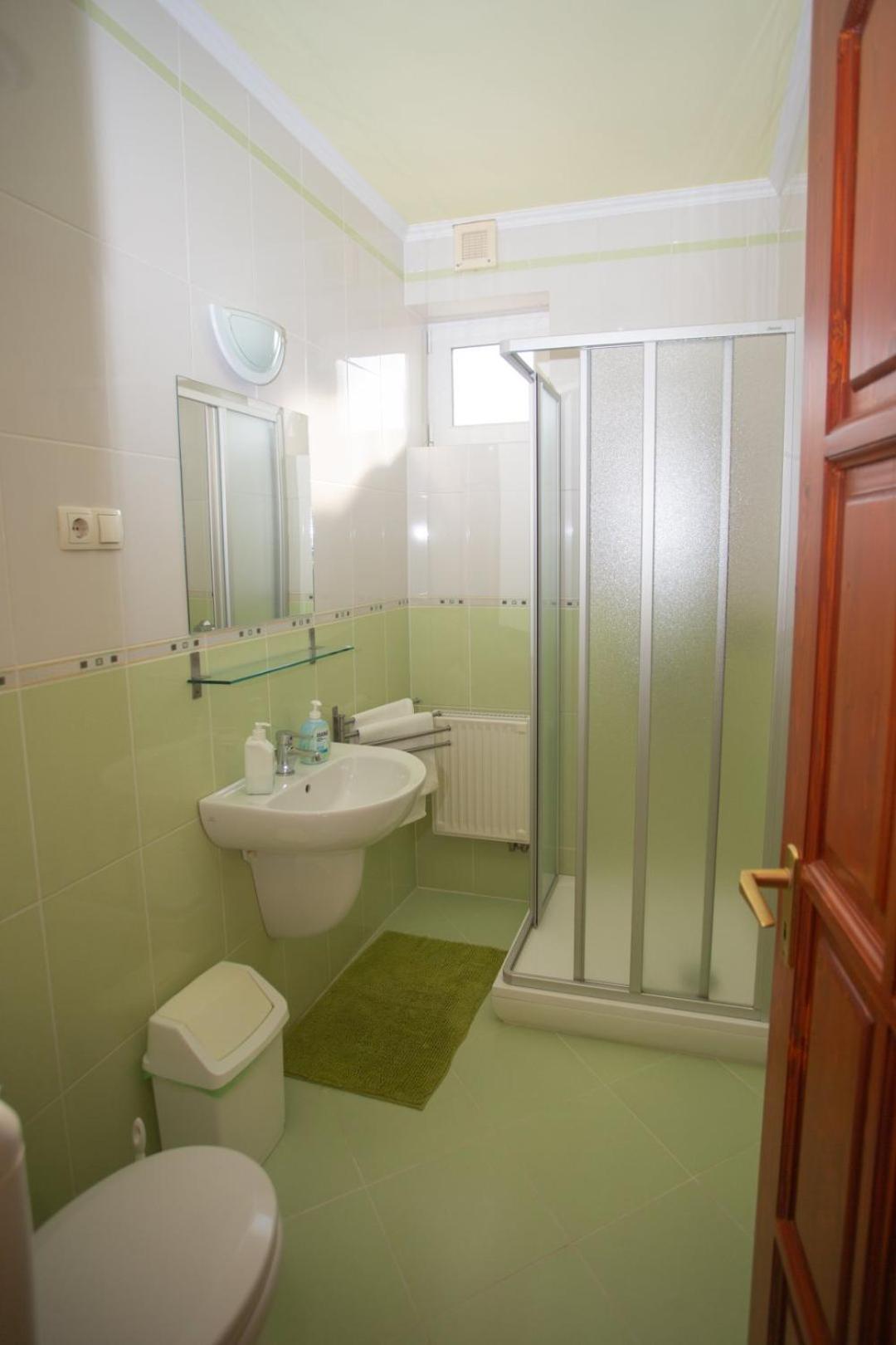 Kondics Apartmanhaz ชาร์วาร์ ภายนอก รูปภาพ