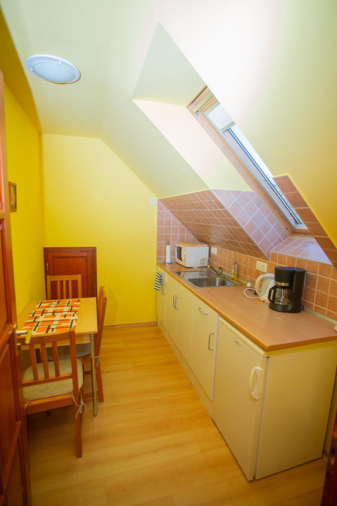 Kondics Apartmanhaz ชาร์วาร์ ภายนอก รูปภาพ
