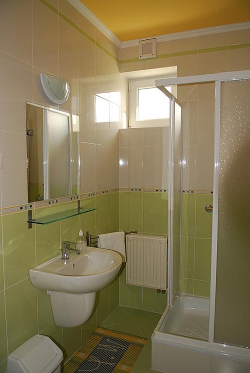 Kondics Apartmanhaz ชาร์วาร์ ห้อง รูปภาพ