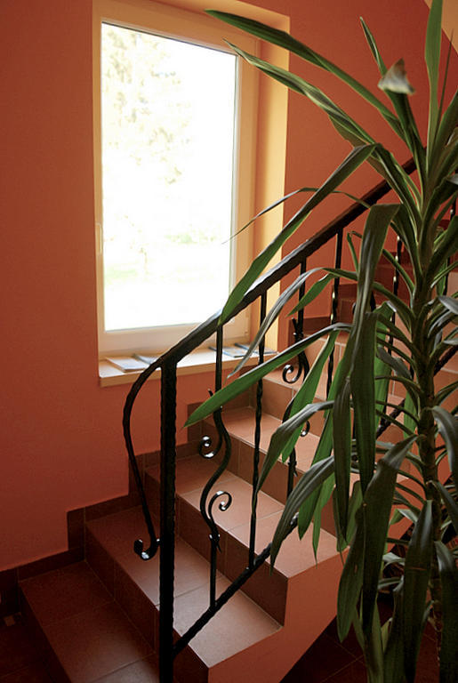 Kondics Apartmanhaz ชาร์วาร์ ภายนอก รูปภาพ