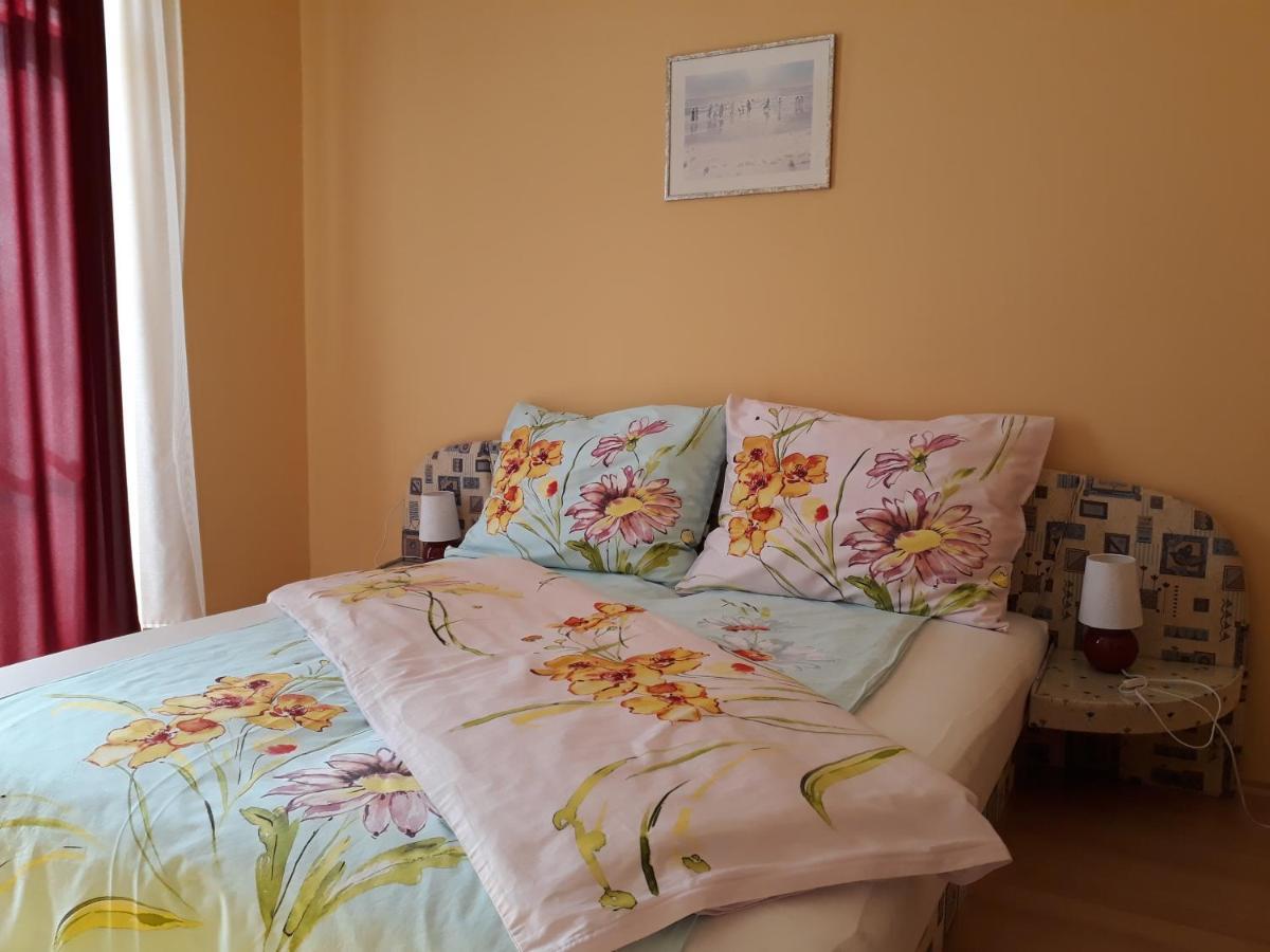 Kondics Apartmanhaz ชาร์วาร์ ภายนอก รูปภาพ